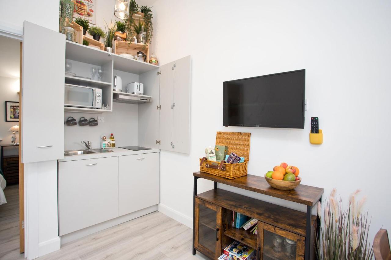 The Bearded Goat Den - A Rural Retreat At This Modern Holiday Cottage Saint Leonards Екстериор снимка